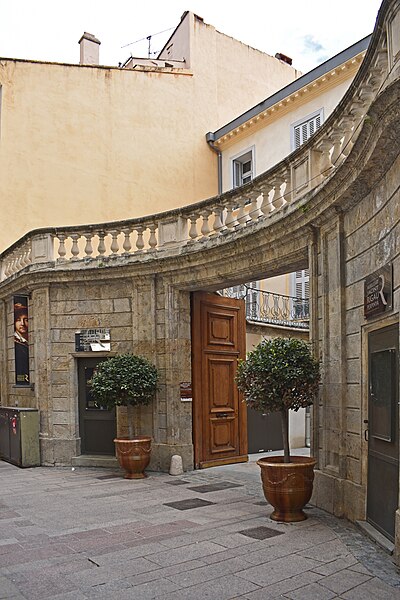 File:Perpignan Musée Hyacinthe Rigaud entrance.jpg