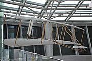 1902 Wright Glider Nachbau im Terminal des Flughafens Chūbu, 2013