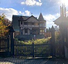 Casa Bernady, monument istoric (aflată în stare de ruină a fost refăcută după planurile inițiale)