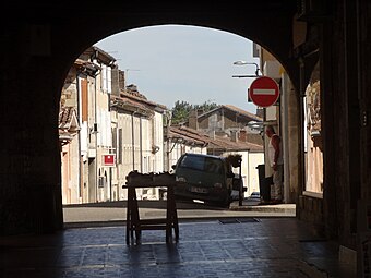 Arcade et rue Jean-Jaurès.