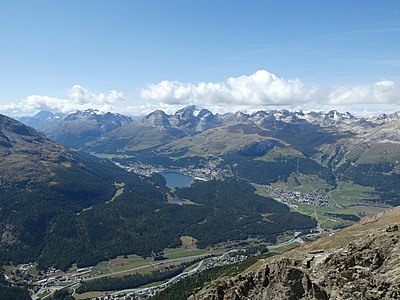 Blick vom Westgipfel über das Oberengadin.