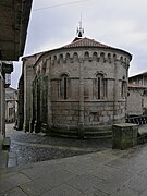 Ábside de la Iglesia de Santiago, Allariz.jpg