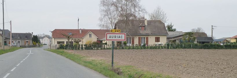 Entrée dans Auriac