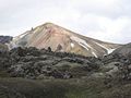 Blick über das Lavafeld Laugahraun auf den Vulkan Brennisteinsalda