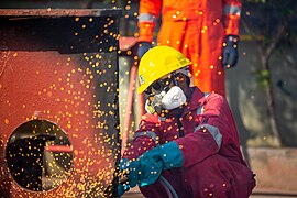 Slicing of vessel hull using gas cutting.jpg