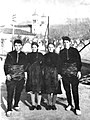 Deux jeunes couples à Sékirovo dans les années 1940