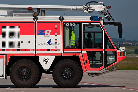 MAN / Ziegler airport crash tender FLF 60-1 (1/25-3) belonging to the fire brigade of Stuttgart Airport (EDDS;STR)