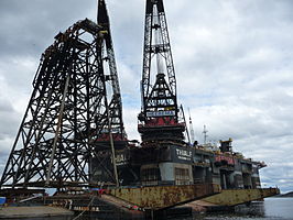 Het Eko 2/4R jacket na neerzetten door het kraanschip Thialf op de bak H 627 bij Mekjarvik.