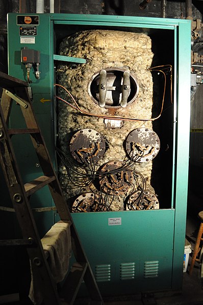 File:Georgetown PowerPlant Museum - the current boiler (2010).jpg