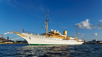 Le KDM Dannebrog, yacht royal du Danemark. (définition réelle 5 780 × 3 251)