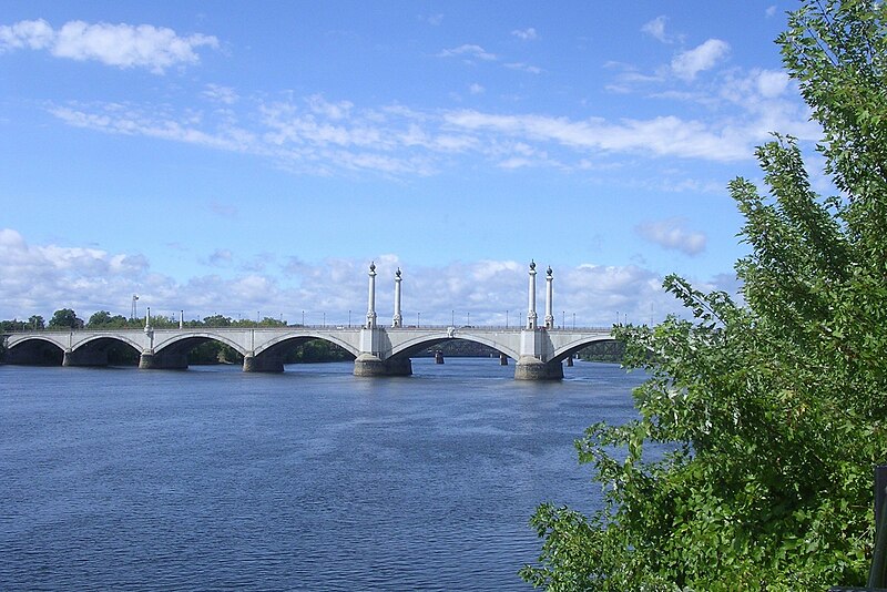 File:Memorial Bridge, Springfield MA.jpg