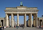 Das Brandenburger Tor vor dem Platz des 18. März