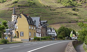 Blick auf Bremm von der Straße