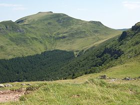 Le sommet du puy Chavaroche vu depuis la crête de Cabrespine.