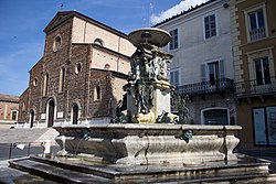 Fontana monumentale e duomo