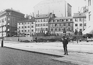 Gamla Grev Turegatan 4-10, i förgrunden Birger Jarlsgatan under byggnad, ca 1880-tal.