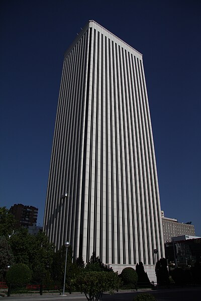 File:Torre Picasso 06Aug2008.jpg