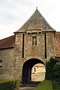 Porte de la ferme fortifiée de Gauvillers.