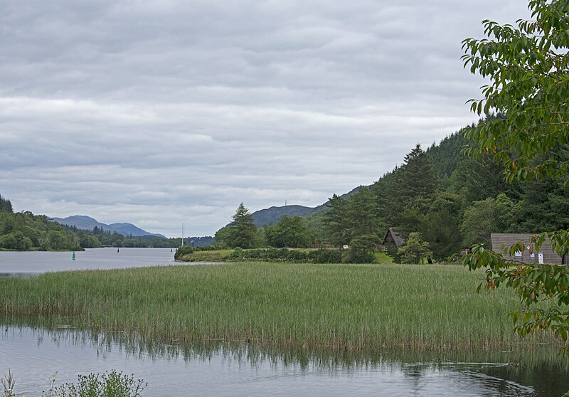 File:Laggan Loch Oich seen from the southern end 1.jpg