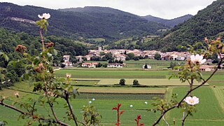 Roquefeuil vu depuis Quirines.