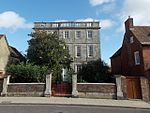 No 9, South St (the Manor House) including garden wall