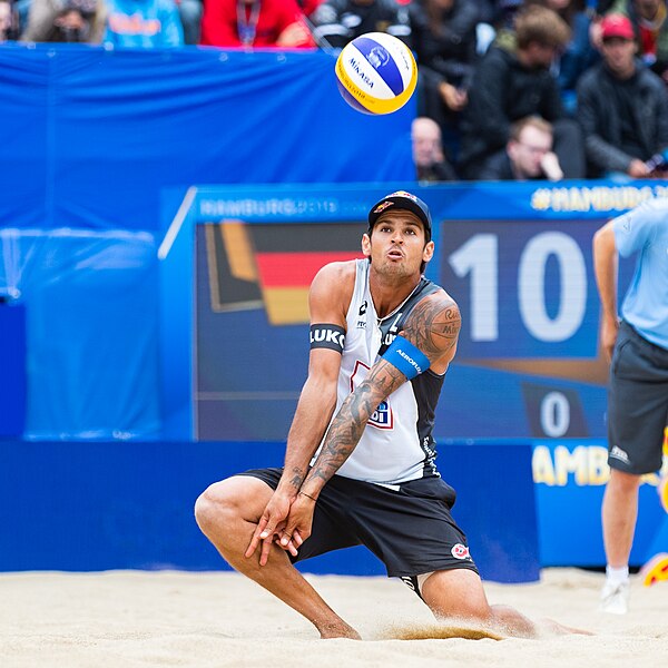 File:2019-07-07 BeachVolleyball Weltmeisterschaft Hamburg 2019 StP 0736 LR by Stepro.jpg