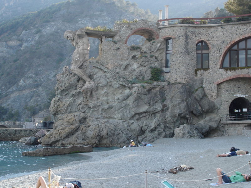 File:Monterosso Beach.JPG