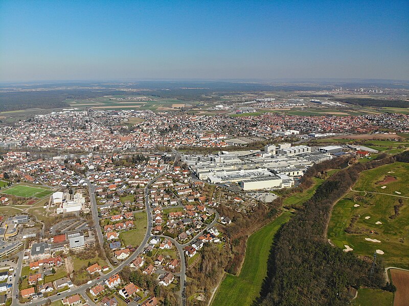 File:Herzogenaurach Luftaufnahme (2020).jpg