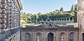 L'anfiteatro visto dal palazzo, con la fontana del Carciofo.