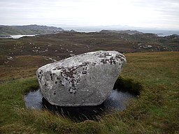 Stenblock nära toppen av of Cnoc Mòr