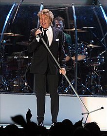 Rod Stewart dum koncerto en Zaragoza, Hispanio