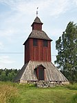 Klockstapeln från 1700-talet vid Nysätra kyrka.