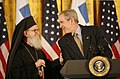 Le président George W. Bush avec l'archevêque Demetrios, en 2007.