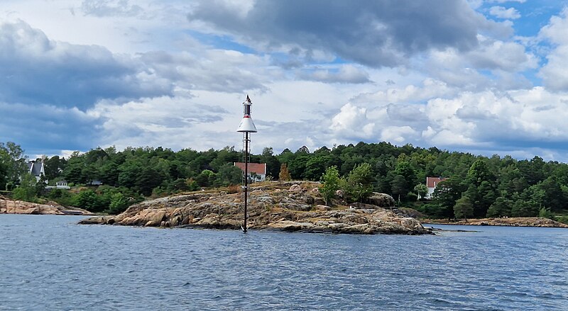 File:Buøyskjæra, Arendal 01.jpg