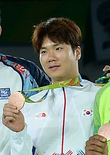 Cha Dong-min at the 2016 Summer Olympics – Men's +80 kg awarding ceremony.jpg