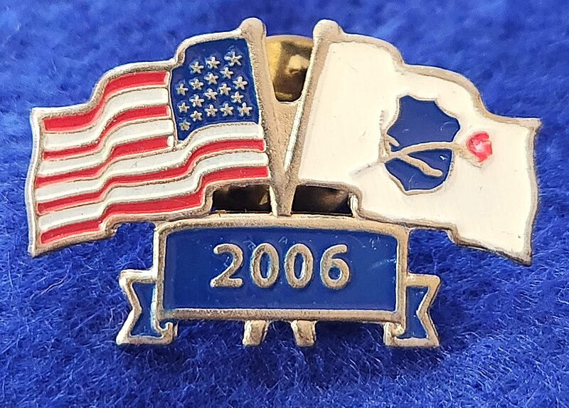 File:2006 Double Flag Pin United States & National Law Enforcement Officers Memorial Flag.jpg