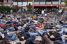 Un sit-in è uno dei tanti strumenti nei repertori di contesa del movimento moderno.