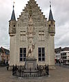 Lakenhalle & Boerenkrijgmonument