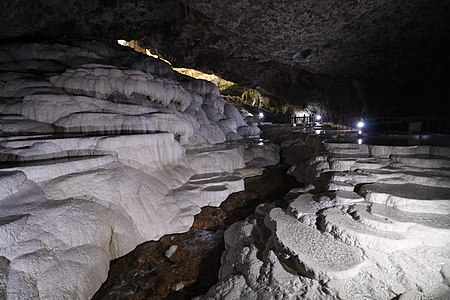 Millî parkta yer alan Kaklık Mağarası'ndan bir görünüm