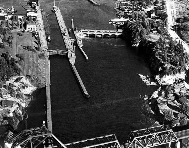 File:Hiram M. Chittenden Locks, Lake Washington Ship Canal aerial view, Seattle, Washington (4861195574).jpg