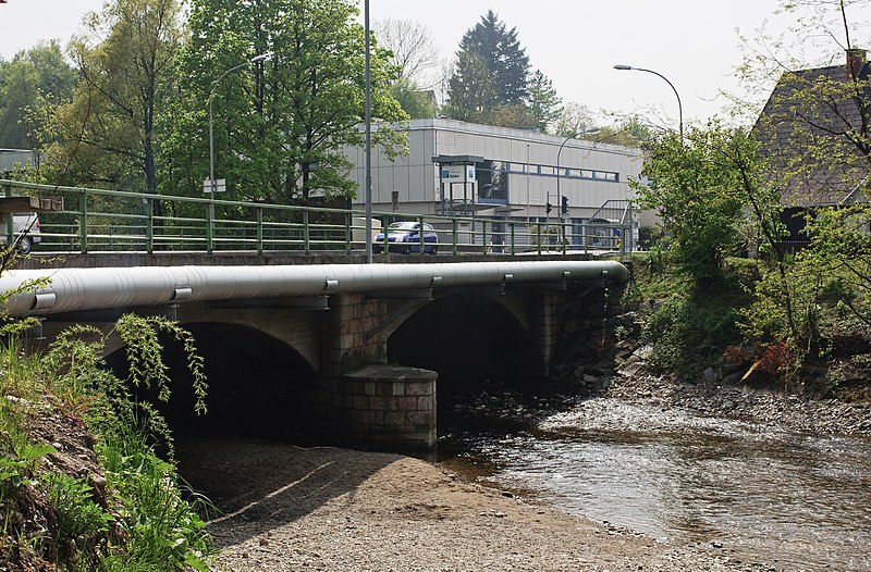 File:Ramingbachbruecke der Haratzmuellerstrasse 1.jpg