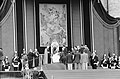 Olimpiadi di Roma del 1960: papa Giovanni XXIII benedice tutti gli atleti in Piazza San Pietro, prima dell'inizio dei giochi. (Harry Pot)