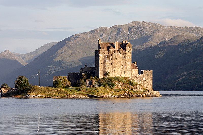 File:Eilean Donan castle - 95mm.jpg