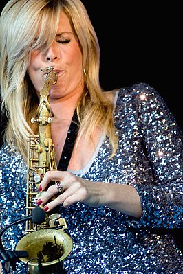 Dulfer tijdens een optreden in 2008