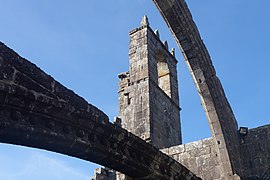 Espadana dende o interior das ruínas de Santa Mariña de Dozo. Cambados. 2015. Galiza-2.jpg