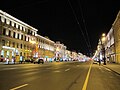 Vista nocturna de la avenida