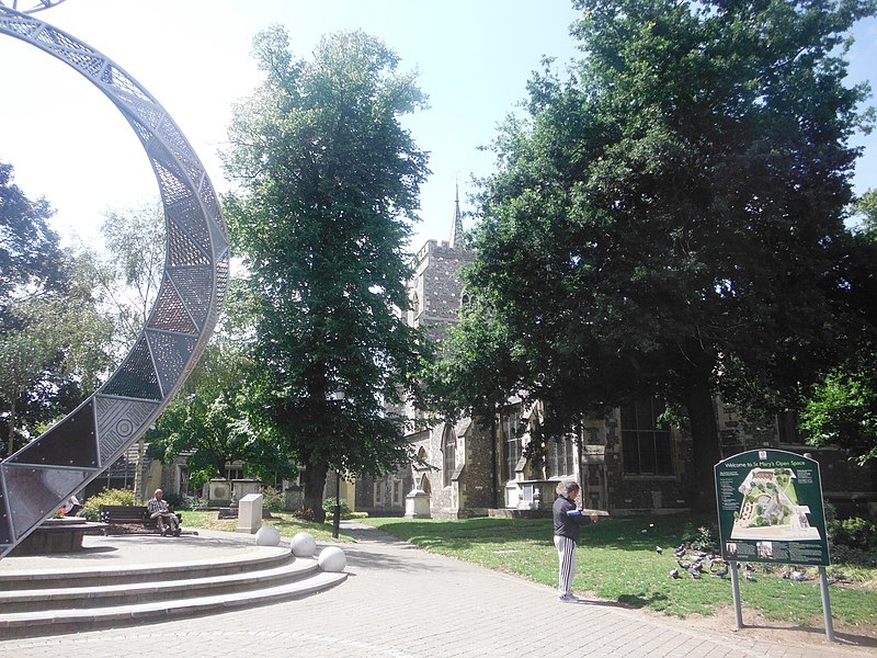 File:St Mary's Churchyard, Watford.jpg