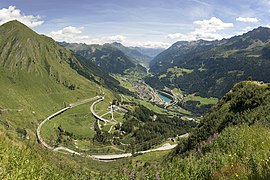 La rampe sud du col au-dessus d'Airolo, Tessin.