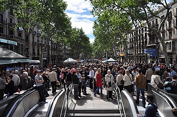 Diada de Sant Jordi 2011: La Rambla of Barcelona..