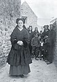 Femme de l'Île de Sein au début du XXème siècle (photographie auteur inconnu).